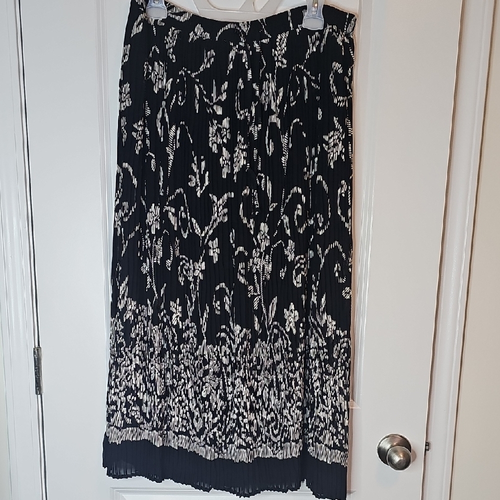 Alfred Dunner Black and‎ White Patterned Maxi Skirt